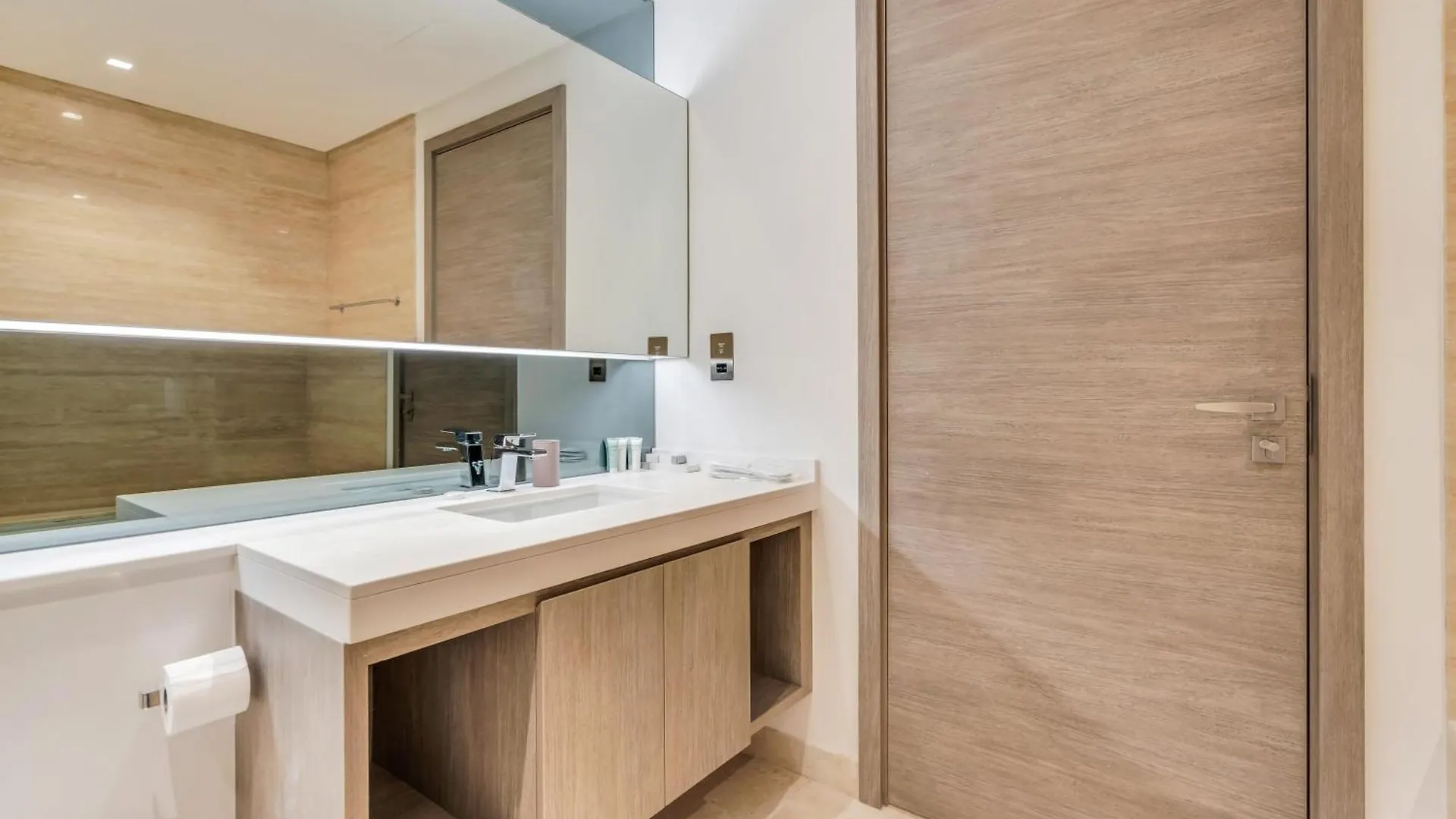 New Luxury 1Br Apart Business Bay With Balcony Dubai
