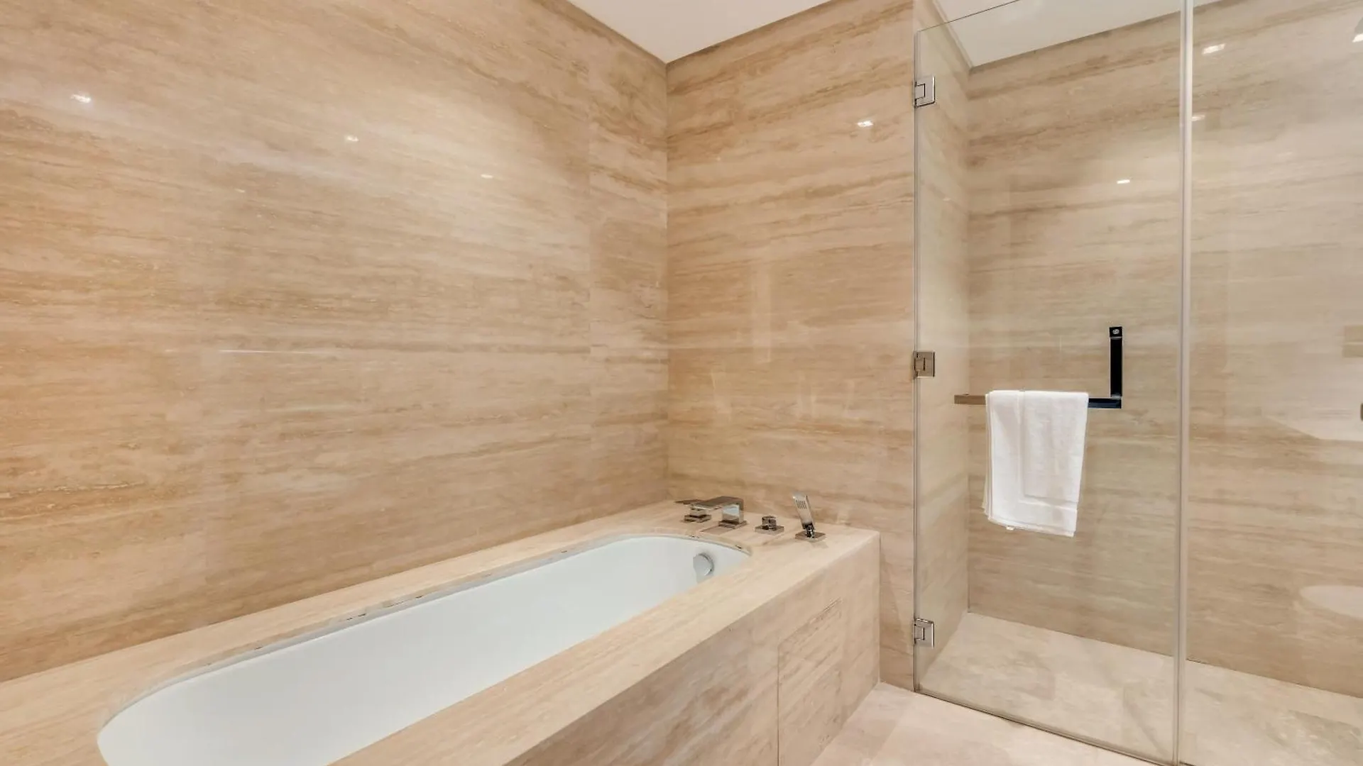 New Luxury 1Br Apart Business Bay With Balcony Dubai