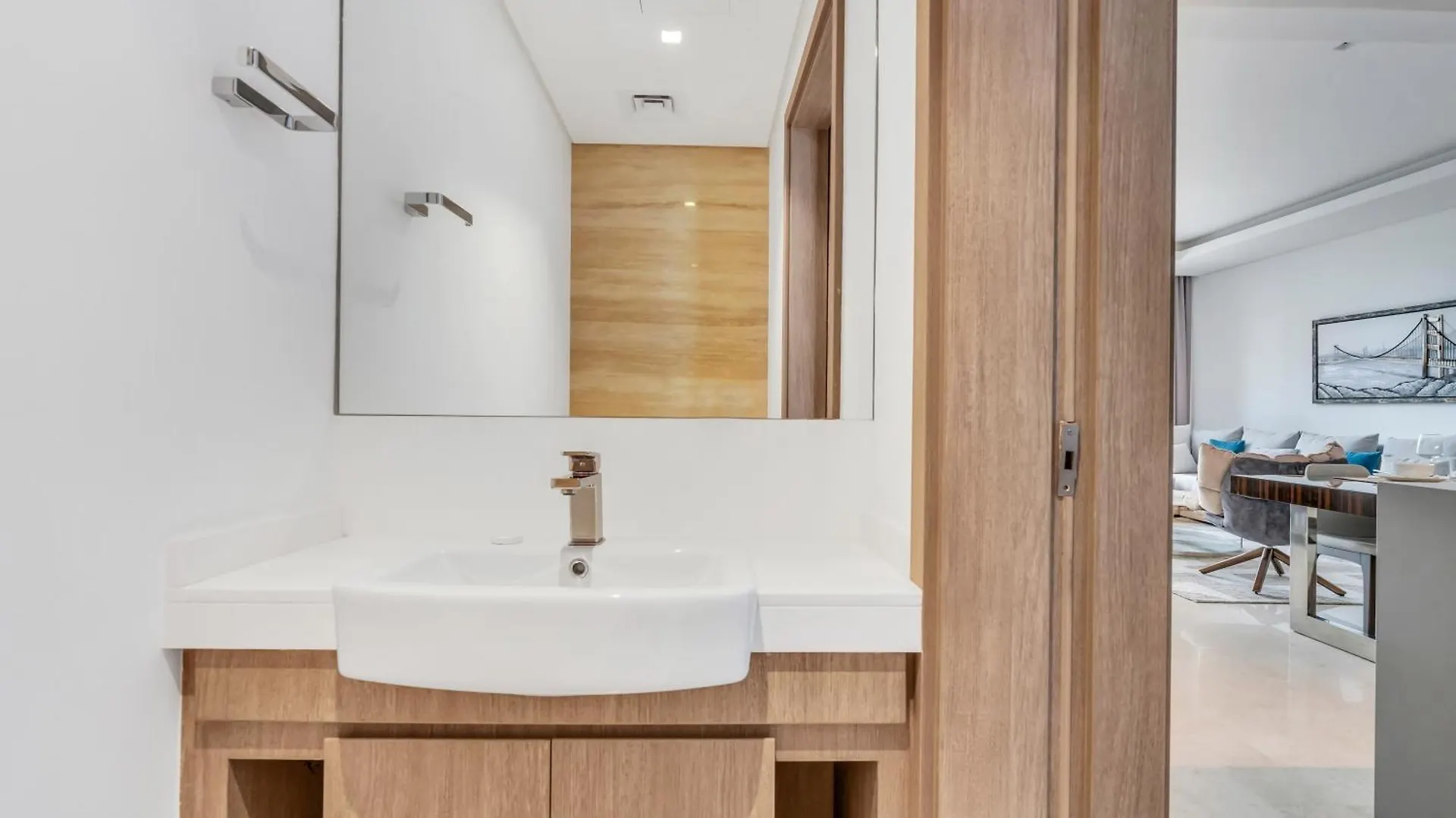 Apartment New Luxury 1Br Apart Business Bay With Balcony Dubai
